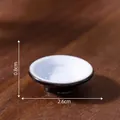Mini plato retro de cerámica blanca con dimensiones 2.6cm para decoración de casa de muñecas - Estilo Negro 1# (C2560) / 0.8x2.6cm