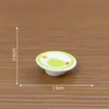 Piatto in miniatura per casa delle bambole con motivo floreale verde, ceramica da 1,9 cm. - Piatto / Verde