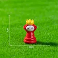 Rood cartoon schaakstuk beeldje met gele kroon miniatuur voor DIY landschapsdecoratie - 13# Koningin Schaakstuk