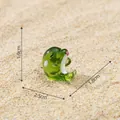 Süße grüne Delfin-Glasfigur für Miniaturlandschaften mit Größenangaben in Zentimetern - 2.5x1.6x1.9cm