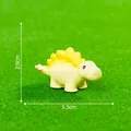 Statuetta di dinosauro stegosauro giallo per micro-paesaggi e decorazioni fai-da-te. - Stegosauro (C0139) / 5.5x2.9cm / Stegosauro Giallo