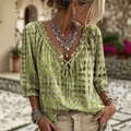 Blusa bohemia con lunares verdes, escote en V con cordón y volantes - Verde claro