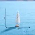 Figura de árbol de Navidad en miniatura nevado blanco con base de madera, 7cm - 7cm / Blanco