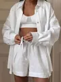 Dettaglio ravvicinato del set camicia e pantaloncini in lino bianco vestibilità relax - Taglia S / Top E Pantaloni / Bianco