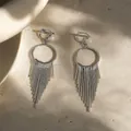 Boucles d'oreilles à clip élégantes à franges longues argentées avec tiges verticales - Clip d'oreille à pampille anneau rond (E6624) / Argent