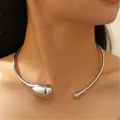 Elegante collana girocollo minimalista color argento con design a goccia d'acqua da donna - Choker (7891) / Argento