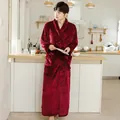 Peignoir long en flanelle bordeaux pour hommes avec une texture polaire épaisse et chaude - M / Peignoir / Rouge Vin (Hommes)