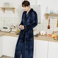 Dikke marineblauwe flanellen badjas voor heren met riem voor winterse warmte - Maat M [40-60 kg] / Robe / Marineblauw [Heren]