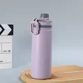 Matte lila 304 Edelstahl Isolierflasche für Outdoor-Sportarten mit praktischer Trageschlaufe - Ein-Finger Deckel / 530ml / Lila