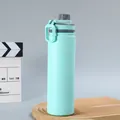 Isolierte Sportflasche aus Edelstahl in Minzgrün mit einem magnetischen Deckelhalter - Ein-Finger Deckel / 530ml / Himmelblau