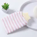 Gestreifter Peeling-Badehandschuh in Rosa und Weiß für sanfte Hautreinigung und Massage - Handschuh / Rosa Gestreift