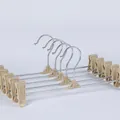 Profi-Set mit 5 beigen Hosenbügeln mit verstellbaren rutschfesten Metallclips - 10er-Set / Khaki