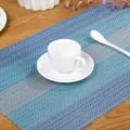Mantel individual de PVC tejido a rayas azules y grises con textura resistente al calor - Azul