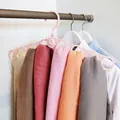 Creatieve roze sjaalhanger met meerdere ringen voor een georganiseerde kledingkast - Sjaalhanger / Kledinghanger sjaalrek