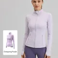 Eng anliegende Yoga-Jacke mit Reißverschluss in Lavendel mit praktischen Daumenlöchern - S / Oberteile / Changrong-Lila