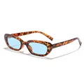 Occhiali da sole vintage a montatura stretta tartarugata con lenti azzurre chiare - Tartarugato Blu