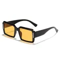 Modische schwarze Sonnenbrille mit gelben Gläsern und quadratischem Rahmen. - Schwarzer Rahmen Orange Linse (97165)
