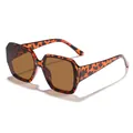 Oversized quadratische Sonnenbrille mit UV-Schutz und Schildpatt-Rahmen sowie braunen Gläsern - Leopardenrahmen Verlaufstee-Linsen