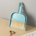 Mini juego de escoba y recogedor en azul claro con cerdas suaves para escritorio - Azul