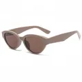Stijlvolle retro cat-eye zonnebril met een klein montuur en bruin getinte glazen - Khaki Montuur Thee Glazen