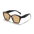 Stijlvolle zwarte cat-eye zonnebril met amberkleurige glazen en UV-bescherming. - Zwart Frame Bruine Lenzen