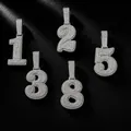 Dettaglio macro di ciondoli numerici argentati con scintillanti zirconi cubici incastonati - Number 0 / Catena Intrecciata da 3mm x 24 Pollici / Argento