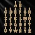 Vista macro di ciondoli a forma di lettere A-Z placcati oro con zirconi cubici - 1 Lettera + 3mm*60cm Catena a Corda in Acciaio Inossidabile / Lettera d'Oro