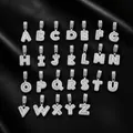 Vista dettagliata di 26 ciondoli con lettere ghiacciate e zirconi scintillanti stile hip hop - 1 Lettera + 3mm*60cm Catena a Corda in Acciaio Inossidabile / Lettera d'Argento