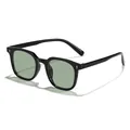 Lunettes de soleil carrées rétro noires avec verres vert clair et détails cloutés - Monture Noire Verres Verts
