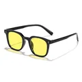 Lunettes carrées vintage avec monture noire, verres jaunes et clous en forme de losange - Monture Noire Verres Jaunes