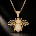 Détail d'un pendentif abeille hip hop avec zircons et chaîne corde dorée brillante. - Or (Chaîne Torsadée en Acier Inoxydable de 3mm 24 Pouces Gratuite)