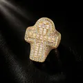 Vue détaillée d'une bague Ankh en or glacé avec des zircons baguette étincelants - Taille 8 / Or