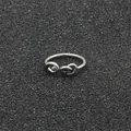 Retro-Silberknotenring mit verstellbarem offenem Design auf dunklem körnigem Grund - Verstellbarer Knotenstil (DW0142) / Stahlfarben / Größe 6