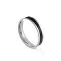 Minimalistischer Ring aus silbernem Titanstahl mit elegantem schwarzen Epoxidstreifen - Größe 5 / Stahl Schwarz Emaille