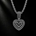 Gedetailleerde weergave van een hip-hop hart hanger met ingelegde zwarte zirkoon - Hart Hanger met Touwketting / Zilver Zwart