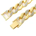Dettaglio della collana a catena cubana placcata oro 18K con strass brillanti e chiusura - Collana / 16 Pollici (40cm) / Oro
