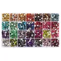 Caja de 28 compartimentos con pedrería plana multicolor de 5 mm para decoración de uñas DIY - 28 Rejillas Juego Multicolor / 5mm (Aprox. 4200 Piezas)