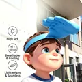 Detailansicht des kreativen Sonnenhutes in Handform auf einer 3D-Spielfigur - Himmelblau