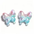Un par de cuentas de mariposa de acrílico con degradado irisado para joyas DIY - Azul Pálido