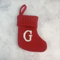 Rode gebreide kerstsok met geborduurde witte letter G als luxe cadeauzakje decoratie - Letter G / 18*15cm