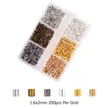 Kit de 6 colores de cuentas de engaste metálicas, 1,6x2mm para creación de bisutería DIY - Juego de Tubos de Engarce de 6 Rejillas / 1.6x2mm (200 Piezas/Pack)