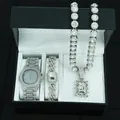 Luxuriöses eisgekühltes Herrenschmuck-Set mit Uhr, Armband und Steinanhänger in Silber - Kollektion mit Geschenkbox / Silber Weißer Strass