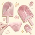 Detailansicht eines 3D-gedruckten rosa Eis am Stiel Fidget-Spielzeugs mit Schichten - Hellrosa Eis am Stiel