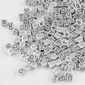 Cuentas cuadradas 7x7mm de aleación de plata con letras para joyería artesanal DIY - Letras Mezcladas al Azar / 1 Pieza / Imitación Plata