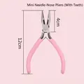 Mini pinza a becchi lunghi rosa con punte seghettate, 12 cm, strumento per gioielli fai da te. - Mini Pinze a Becchi Mezzotondi (Dentati) / 12cm / Rosa