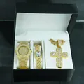Set gioielli ghiacciati con orologio dorato, bracciale gemme e collana croce in confezione. - Set Orologio Bianco Oro Con Scatola