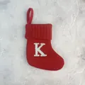 Rode gebreide kerstsok met wit geborduurde letter K en een handig rood ophanglusje. - Letter K / 18*15cm