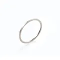 Minimalistischer, ultradünner Ring aus silbernem Titanstahl mit polierter Oberfläche - Größe 5 / Stahlfarben