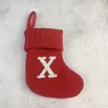 Rode gebreide kerstsok met wit geborduurde letter X voor vakantiehuis decoratie - Letter X / 18*15cm