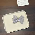 Grande molletta per capelli in organza a fiori viola con fiocco su vassoio crema - Fiocco con Strass / Artiglio Capelli Floreale Strass Viola